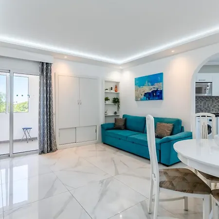 Bright 1bdr Flat In By Lovelystay Αλμπουφέιρα