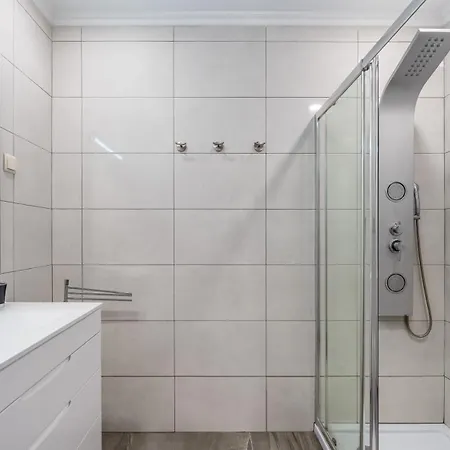Bright 1bdr Flat In By Lovelystay Διαμέρισμα Αλμπουφέιρα
