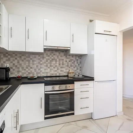 Apartment Bright 1bdr Flat In By Lovelystay