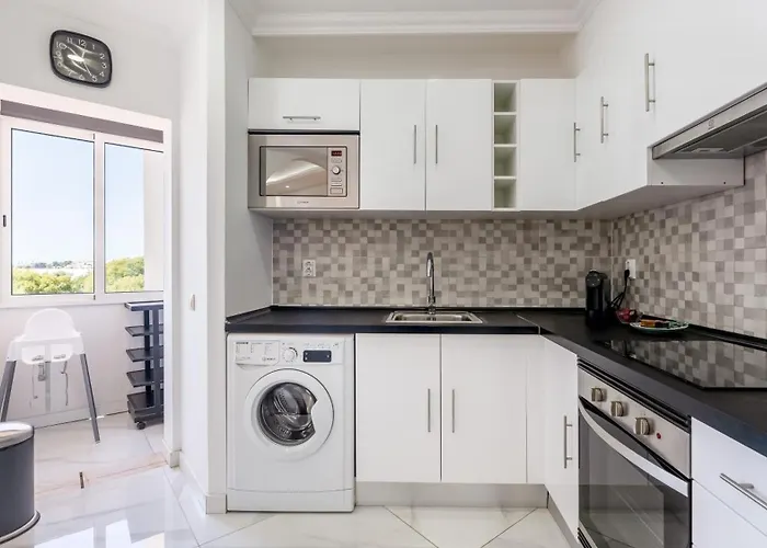 Bright 1bdr Flat In By Lovelystay 알부페이라