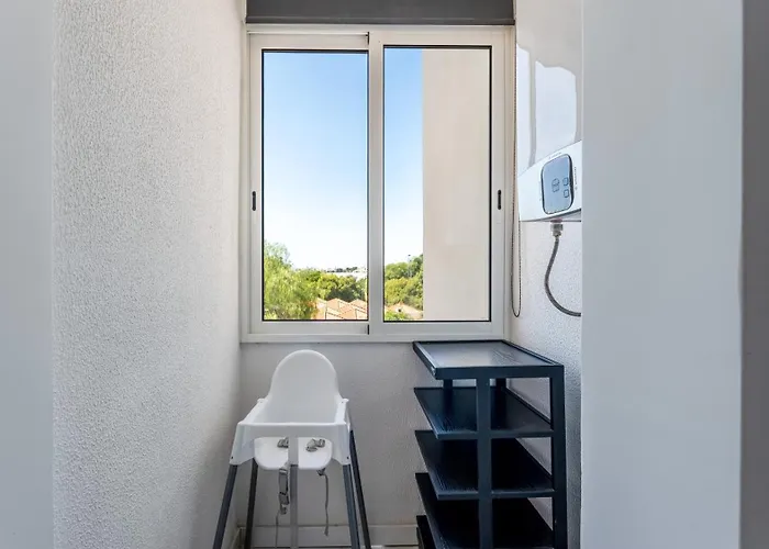 Bright 1bdr Flat In By Lovelystay