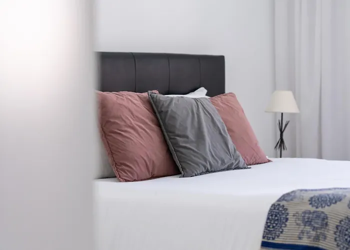 아파트 Bright 1bdr Flat In By Lovelystay 알부페이라