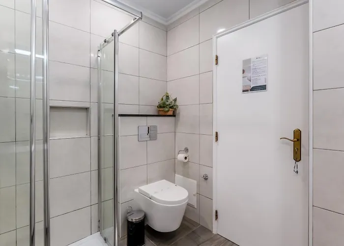 Bright 1bdr Flat In By Lovelystay 아파트 알부페이라